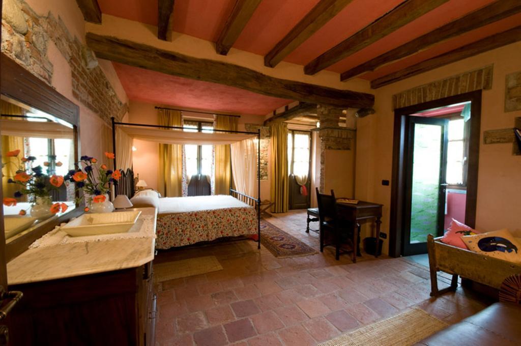 La Via' Bed and Breakfast Cavour Kamer foto