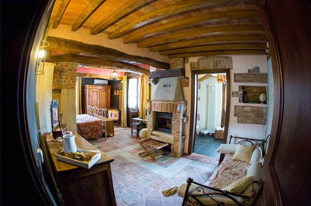 La Via' Bed and Breakfast Cavour Buitenkant foto